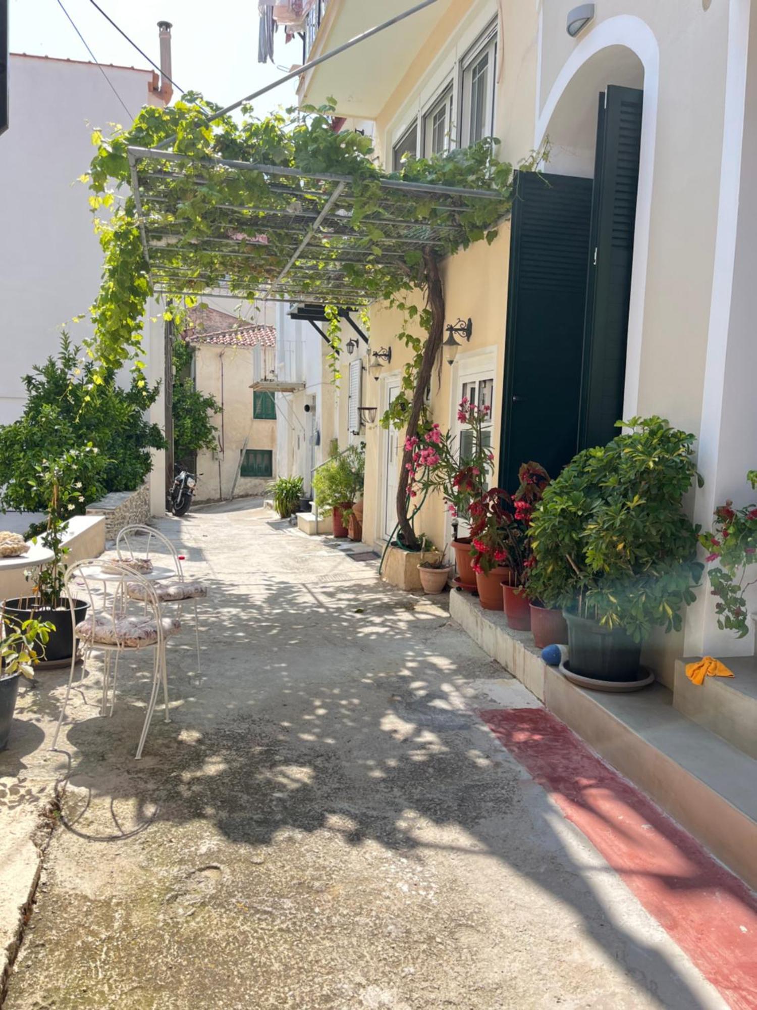 Cane'S Family Guest House Plomari Exterior photo